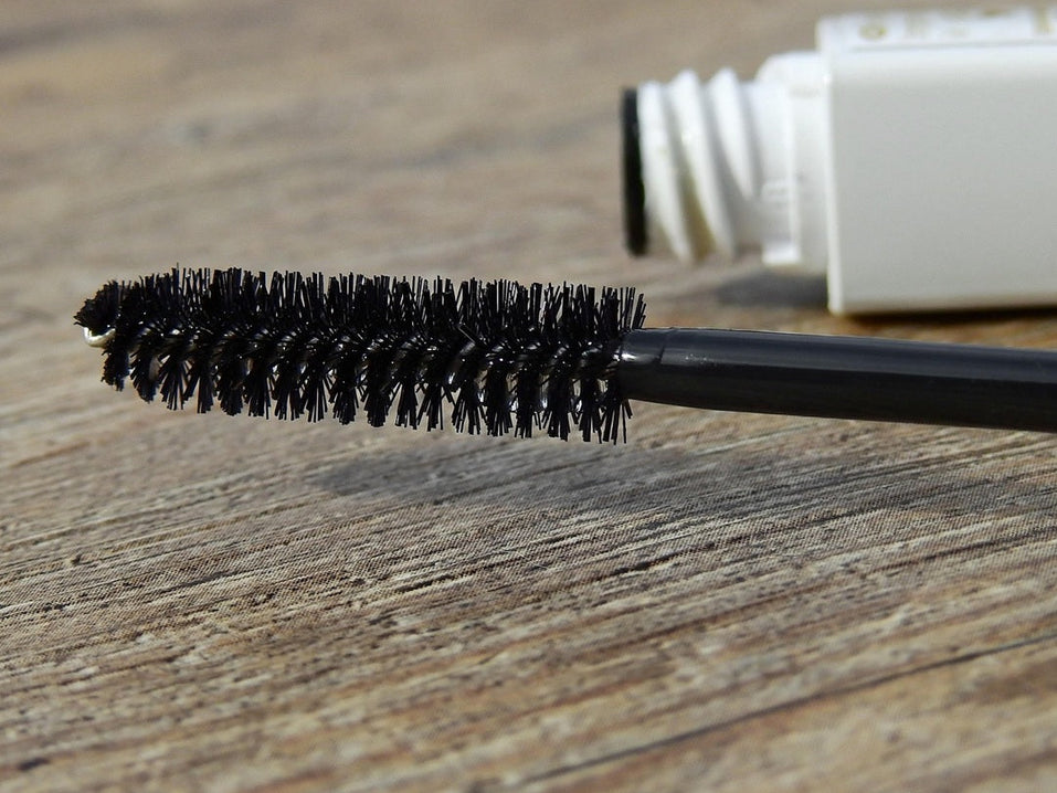 Czy można stosować odżywki do rzęs w czasie ciąży i karmienia?