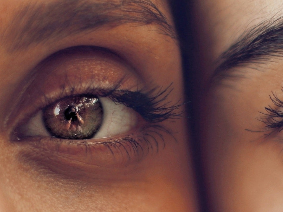 Jak zapobiec przerzedzaniu się rzęs i brwi? Praktyczne porady