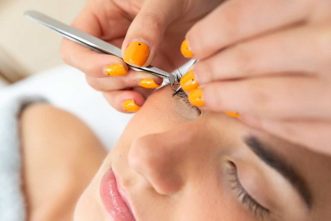 Odżywka do rzęs po liftingu – jak ją stosować, by nie zaszkodzić efektowi?